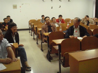 评委教师点评,和参赛教师进行交流